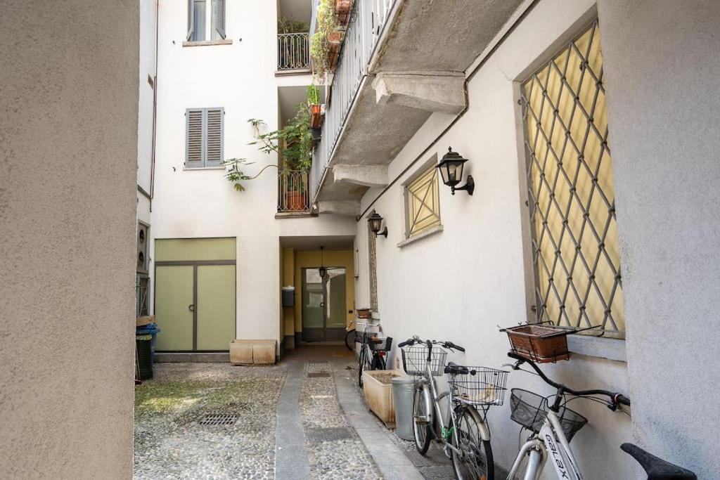 Alloggio Del 1400 Nel Cuore Del Centro Storico A 2 Min Dal Porto E Con 2 Bici Gratuite Como Buitenkant foto