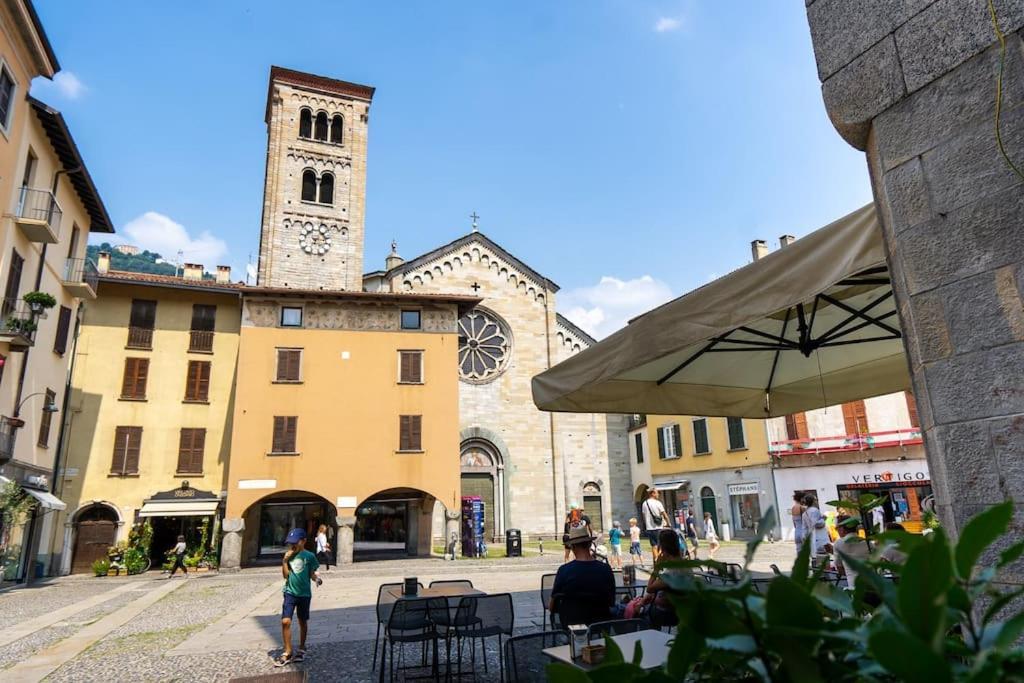 Alloggio Del 1400 Nel Cuore Del Centro Storico A 2 Min Dal Porto E Con 2 Bici Gratuite Como Buitenkant foto