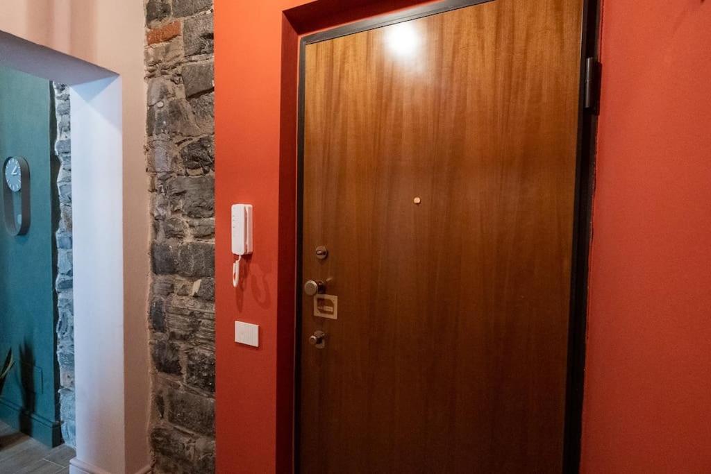 Alloggio Del 1400 Nel Cuore Del Centro Storico A 2 Min Dal Porto E Con 2 Bici Gratuite Como Buitenkant foto
