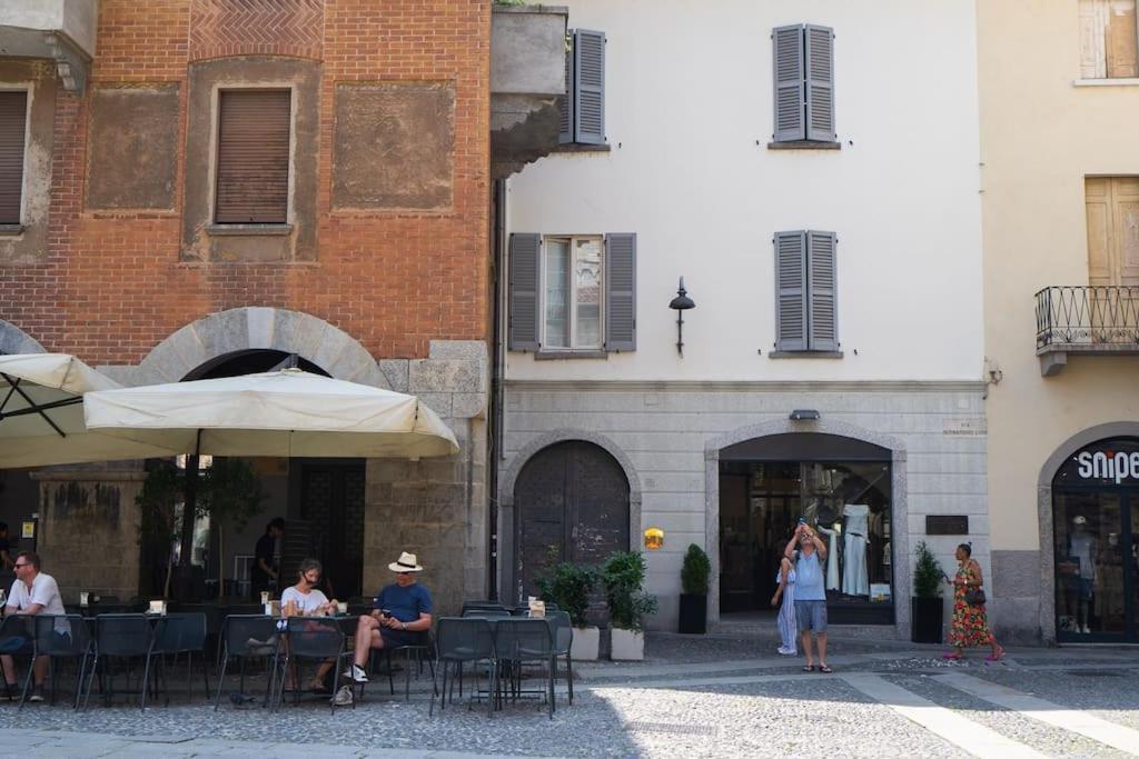 Alloggio Del 1400 Nel Cuore Del Centro Storico A 2 Min Dal Porto E Con 2 Bici Gratuite Como Buitenkant foto