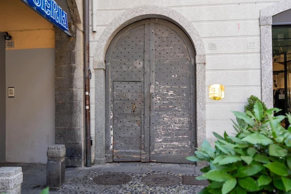 Alloggio Del 1400 Nel Cuore Del Centro Storico A 2 Min Dal Porto E Con 2 Bici Gratuite Como Buitenkant foto