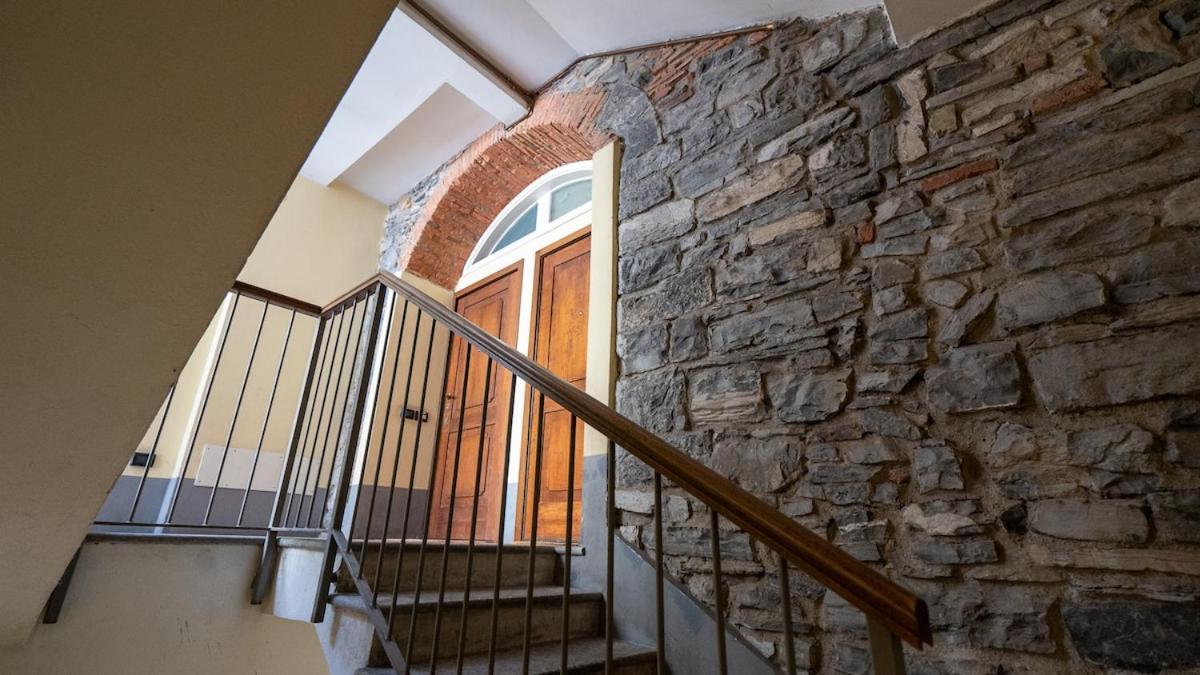 Alloggio Del 1400 Nel Cuore Del Centro Storico A 2 Min Dal Porto E Con 2 Bici Gratuite Como Buitenkant foto